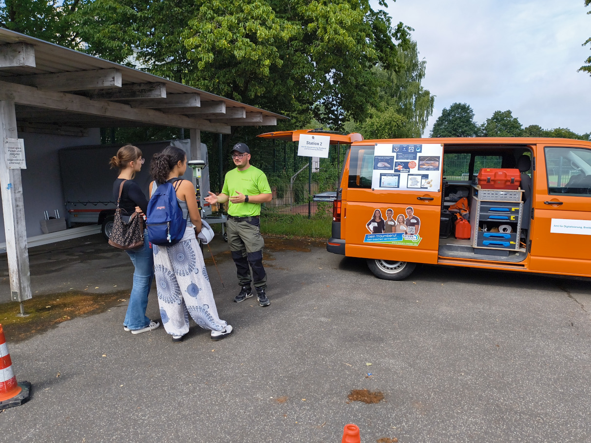 Tag der Geodäsie am Kepler Gymnasium,  Station ADBV - GPS-Messung Tag der Geodäsie, Station ADBV - GPS-Messung